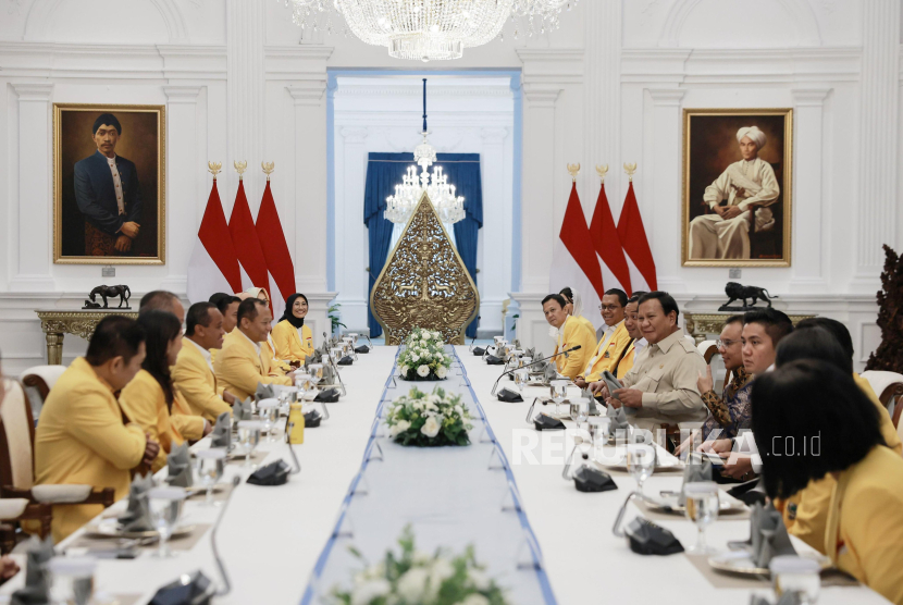Presiden RI Prabowo Subianto menerima audiensi Ketua Umum DPP Partai Golkar Bahlil Lahadalia dan fungsionaris partai beringin di Istana Kepresidenan Jakarta, Rabu (27/8/2025)..