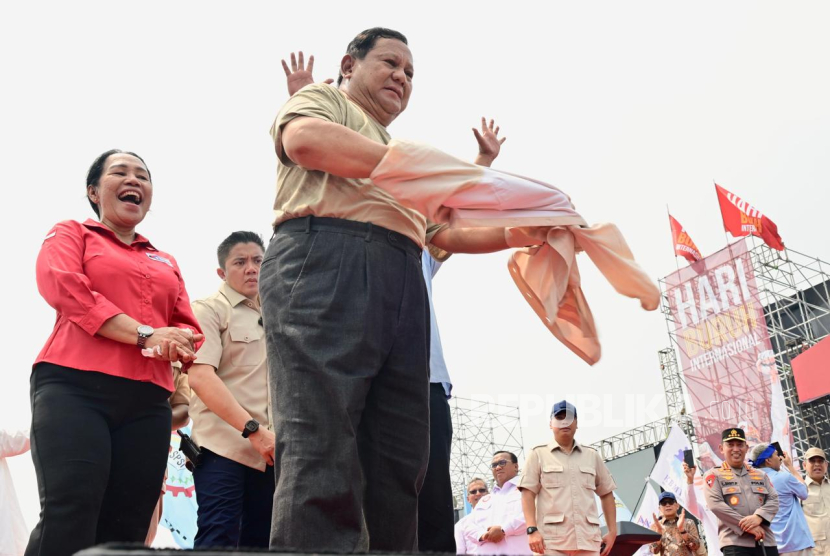 Presiden RI Prabowo Subianto menghadiri Hari Buruh Internasional atau May Day Fiesta di kawasan Monas, Jakarta Pusat, Kamis (1/5/2025). 