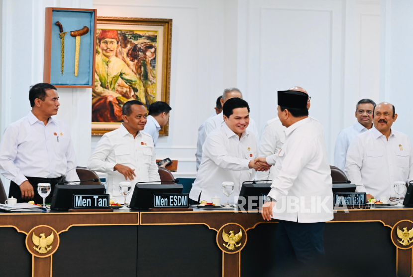 Pimpin Sidang Kabinet Paripurna, Prabowo Singgung Pembantaian di Gaza