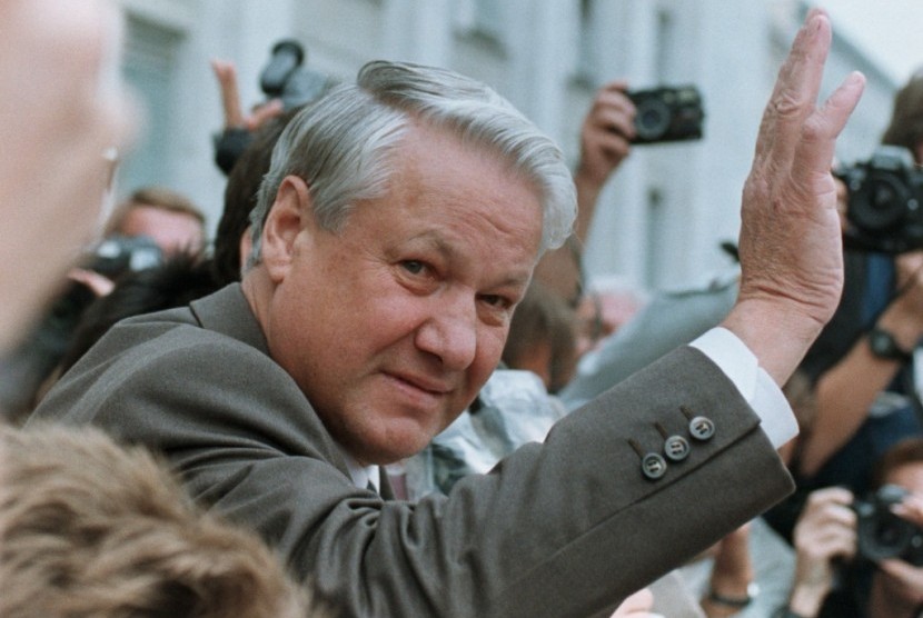 Presiden Rusia terdahulu Boris Yeltsin pada 20 Agustus 1991. 