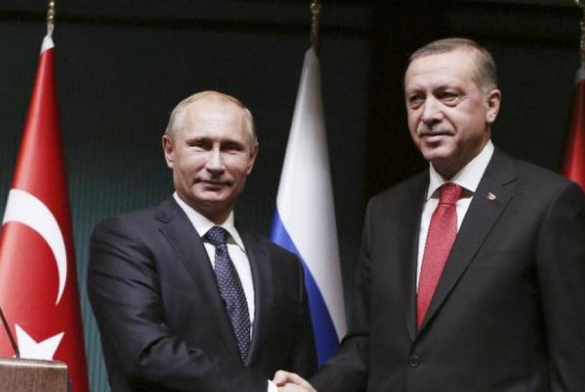 Presiden Rusia Vladimir Putin bersama Presiden Turki Recep Tayyip Erdogan.