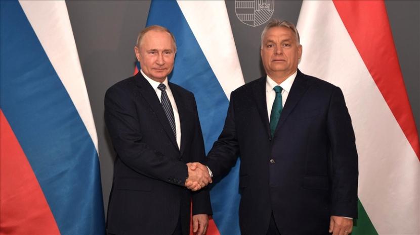 Presiden Rusia Vladimir Putin bertemu Perdana Menteri Hungaria Viktor Orban di Istana Kremlin, Moskow, Jumat (5/7/2024).