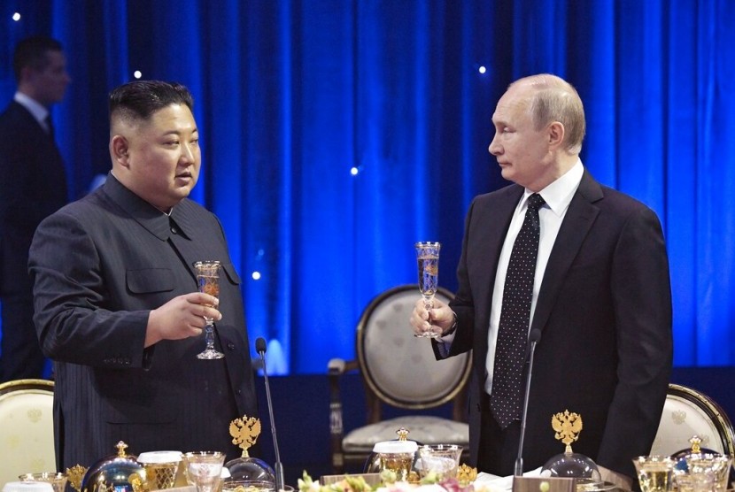 Presiden Rusia Vladimir Putin dan pemimpin Korea Utara Kim Jong-un bertemu di Vladivostok