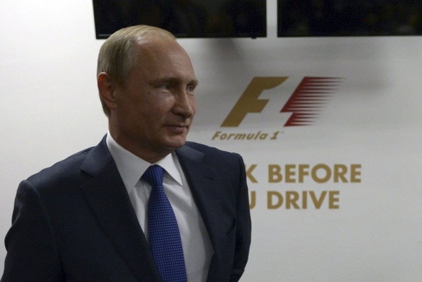 Presiden Rusia Vladimir Putin di sela-sela F1 Russia Grand Prix di Sochi (11/10).