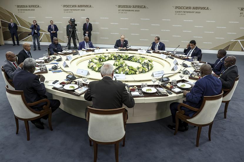 Pertemuan KTT Rusia-Afrika. Para pemimpin Afrika mendesak Presiden Rusia Vladimir Putin untuk melanjutkan rencana perdamaian mengakhiri konflik Ukraina.