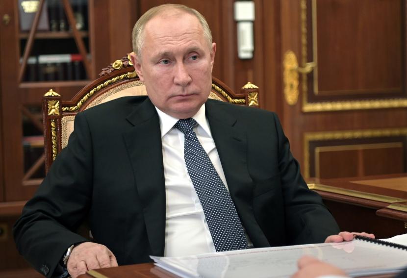 Presiden Rusia Vladimir Putin mengatakan Rusia hanya akan menerima mata uang rubel untuk pembayaran gas dari 