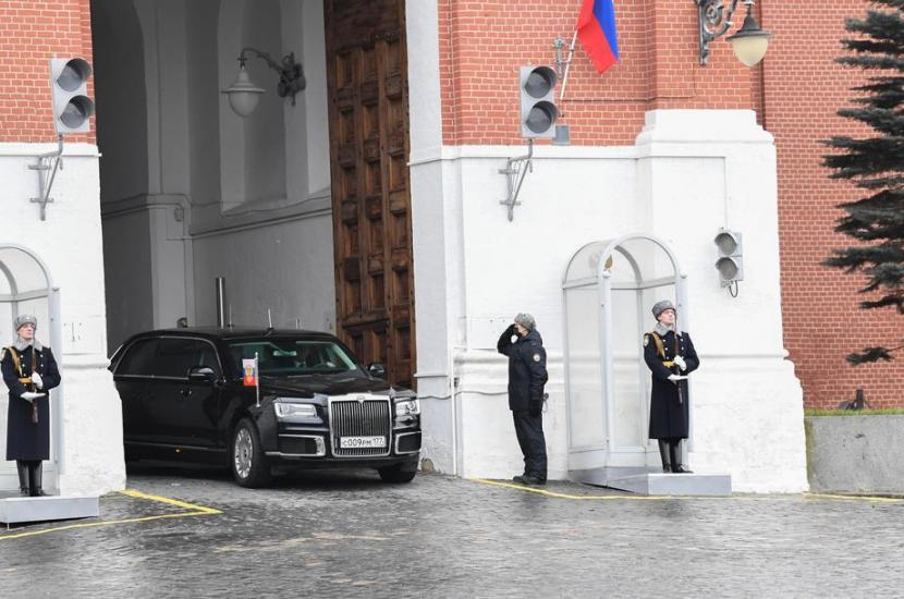 Presiden Rusia Vladimir Putin menggunakan limosin berlapis baja, Aurus Senat L700, untuk perjalanan dinasnya sehari-hari.