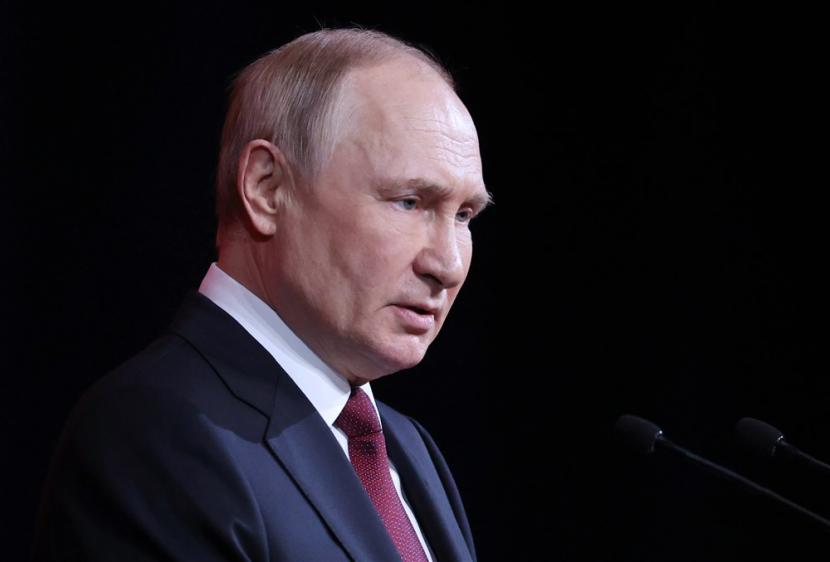  Presiden Rusia Vladimir Putin mengatakan pemecah es tenaga nuklir memiliki kepentingan strategis bagi negara. Ilustrasi.