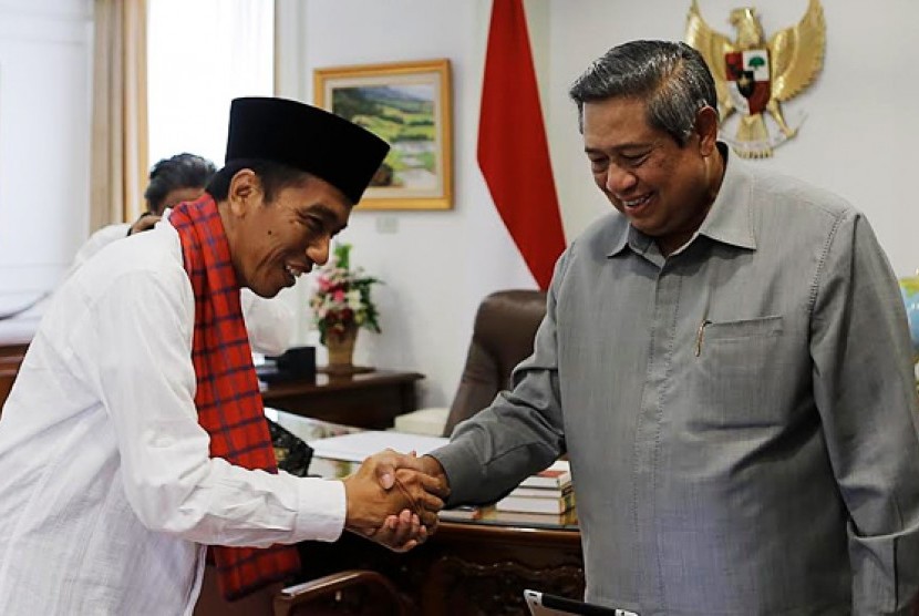 Presiden Susilo Bambag Yudhoyono (kanan) dan Jokowi dalam sebuah pertemuan beberapa saat lalu. (Dokumen)