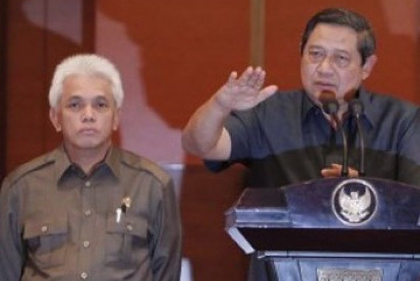 Presiden SBY dan Menko Perekonomian Hatta Radjasa