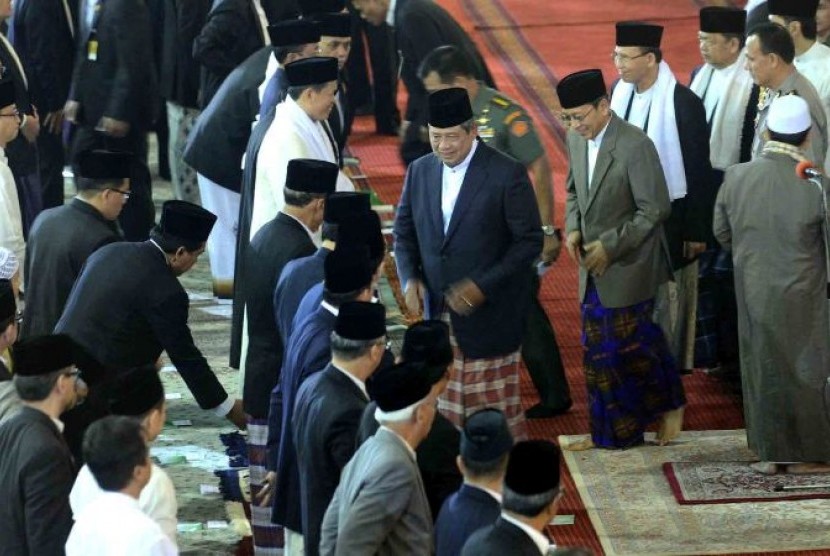 Presiden SBYbeserta menteri kabinet Indonesia bersatu tiba untuk melaksanakan Shalat Ied di Masjid Istiqlal, Jakarta, kamis (8/8)