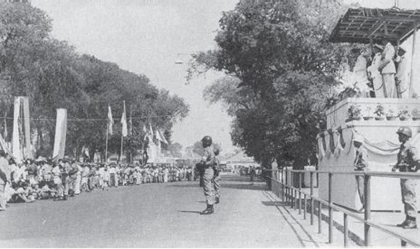 Presiden Soekarno berpidato 17 Agustus 1959. Pidato inimengukuhkan Manipol Usdek. 