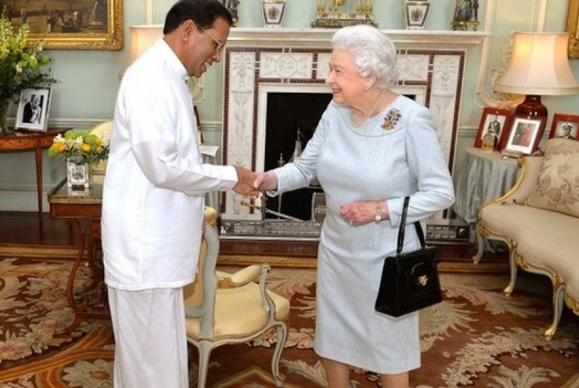 Presiden Sri Lanka saat bertemu Ratu Elizabeth