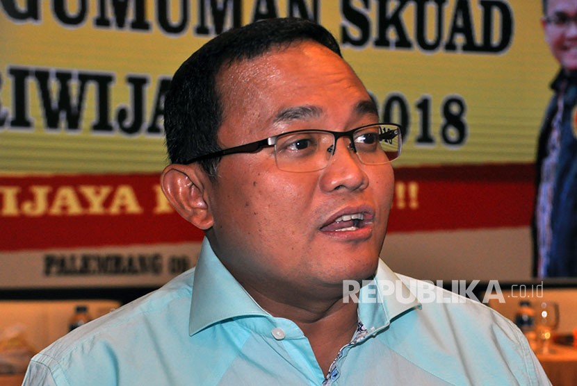 Presiden Sriwijaya FC Dodi Reza Alex yang juga Bupati Musi Banyuasin dan calon gubernur Sumatera Selatan periode 2018 – 2023 yang diusung Partai Golkar, PDI Perjuangan dan PKB.