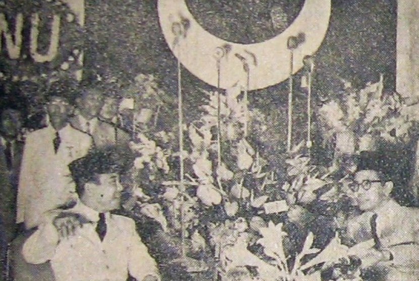 Jejak Progresivitas Islam Bung Karno. Foto: Presiden Sukarno menghadiri konvensi Partai Masyumi.