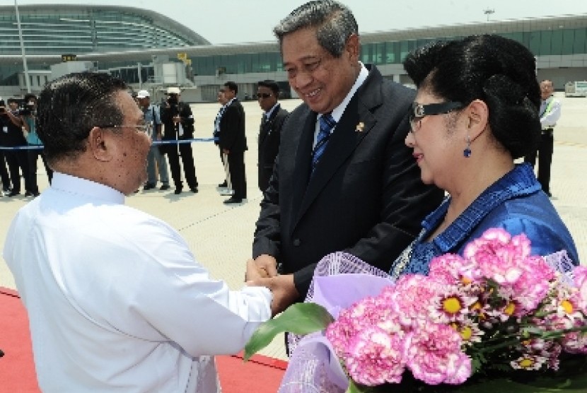 Presiden Susilo Bambang Yudhoyono didampingi Ibu Ani Yudhoyono, tiba di Nya Pyi Taw, Myanmar, Selasa (23/4) lalu.