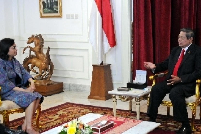 Presiden Susilo Bambang Yudhoyono (kanan) menerima kunjungan kehormatan Direktur Pelaksana Bank Dunia Sri Mulyani Indrawati (kiri) di Kantor Kepresidenan, Jakarta.