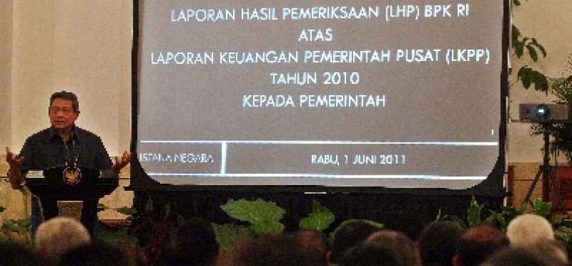 Presiden Susilo Bambang Yudhoyono (kiri) menyampaikan sambutannya pada acara penyampaian Laporan Hasil Pemeriksaan (LHP) Badan Pemeriksa Keuangan (BPK) di Istana Negara, Jakarta.
