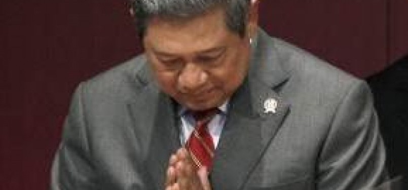 Presiden Susilo Bambang Yudhoyono memberi salam usai memberikan pidato di Institut Pascasarjana Nasional untuk Penelitian Kebijakan (GRIPS) di Tokyo, Jumat (17/6).