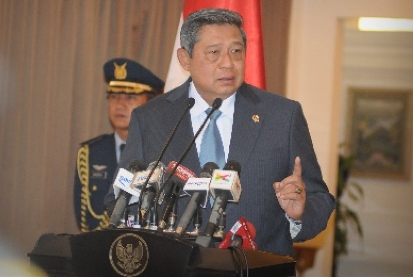 Presiden Susilo Bambang Yudhoyono memberikan keterangan pers sebelum berangkat menuju ke Jerman dari Bandara Halim Perdanakusumah, Jakarta, Ahad (3/3).