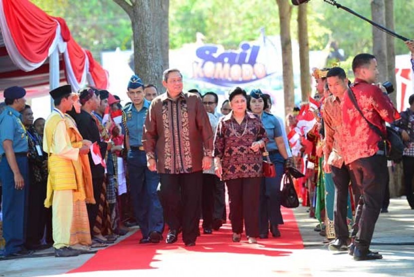 Presiden Susilo Bambang Yudhoyono saat menghadiri puncak pelaksanaan Sail Komodo 2013 di Pantai Pende, Labuan Bajo, NTT Sabtu (14/9).