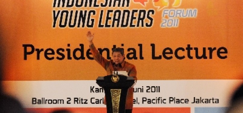 Presiden Susilo Bambang Yudhyono saat memberikan ceramah dalam Indonesian Young Leaders Forum 2011, Kamis (8/6).