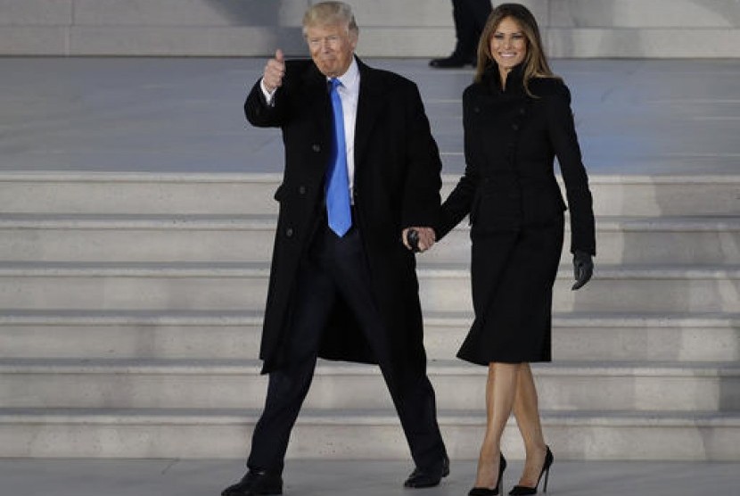 Presiden terpilih AS Donald Trump dan istri Melania Trump tiba di acara pra-inagurasi sebelum pelantikan 