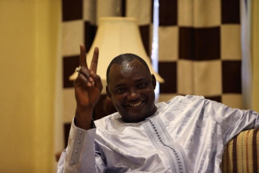 Presiden terpilih Gambia, Adama Barrow saat wawancara eksklusif dengan Reuters di Banjul, Gambia, 12 Desember 2016.