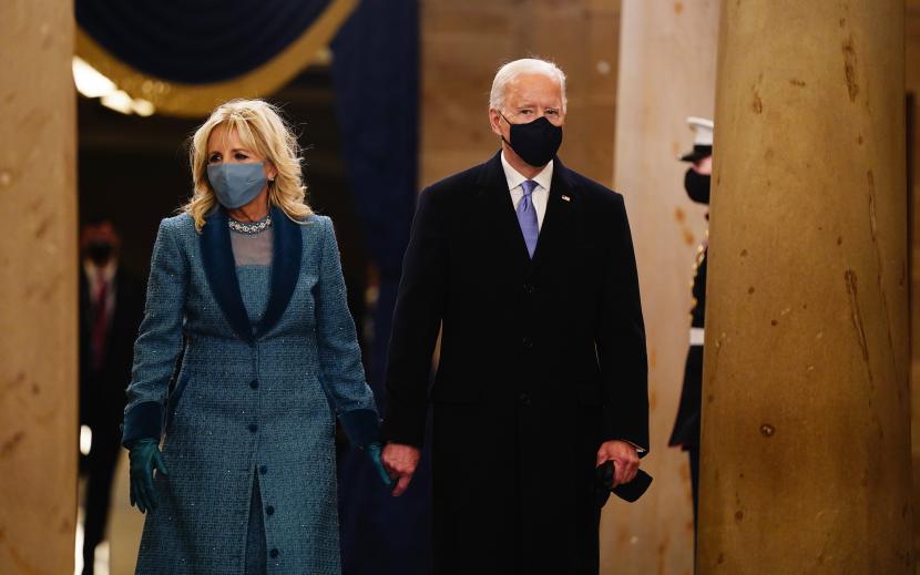 Presiden Joe Biden (kanan) dan Jill Biden datangi Kedubes Inggris untuk ucapkan belasungkawa. Ilustrasi.