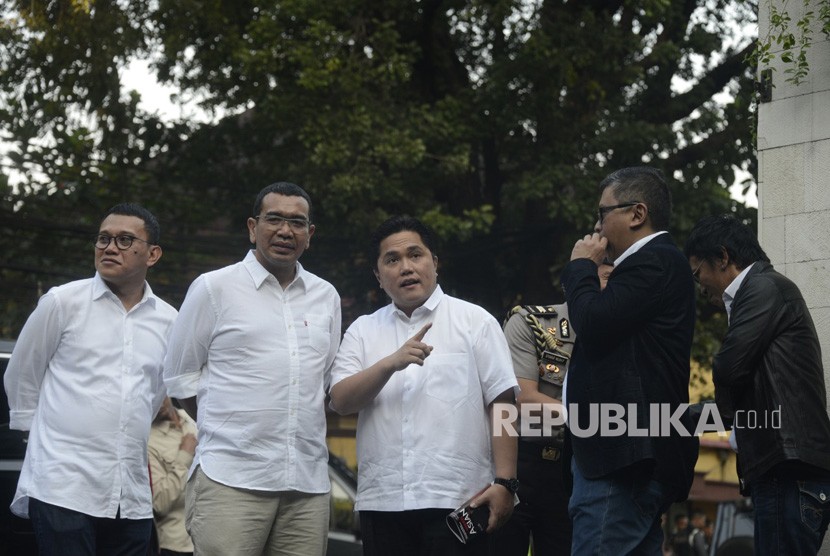 Presiden Terpilih Joko Widodo tiba untuk menghadiri pembubaran Tim Kampanye Nasional (TKN) Joko Widodo-Ma'ruf di Resto Seribu Rasa, Jakarta, Jumat (26/7).