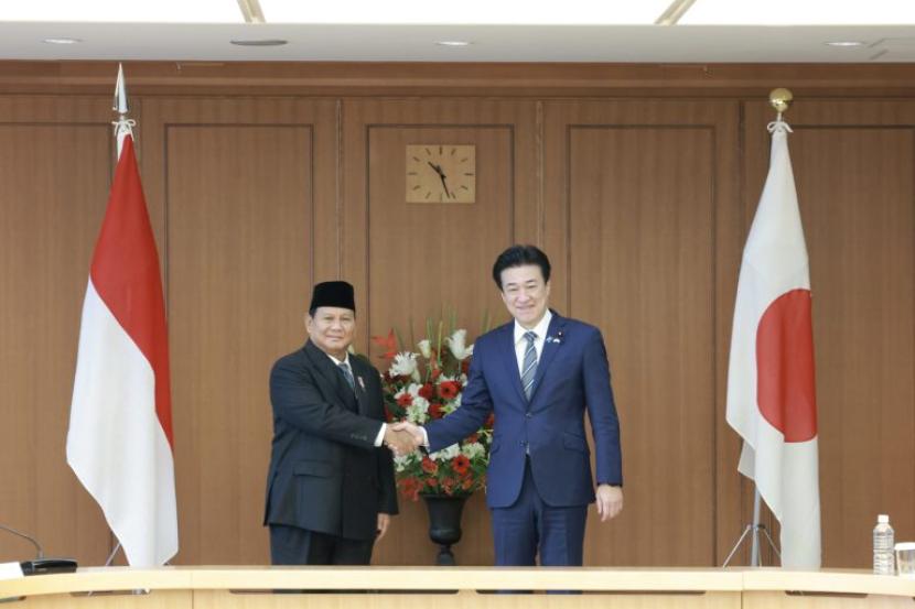Presiden terpilih sekaligus Menteri Pertahanan (Menhan) RI Prabowo Subianto bertemu dengan Menhan Jepang Kihara Minoru di Tokyo, Rabu (3/4/2024).