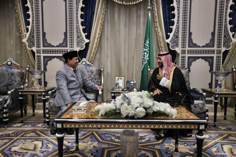 Presiden Terpilih sekaligus Menteri Pertahanan (Menhan) RI Prabowo Subianto bertemu Perdana Menteri Arab Saudi Muhammad bin Salman (MBS) bin Abdulaziz di Jeddah, Rabu (12/6/2024).