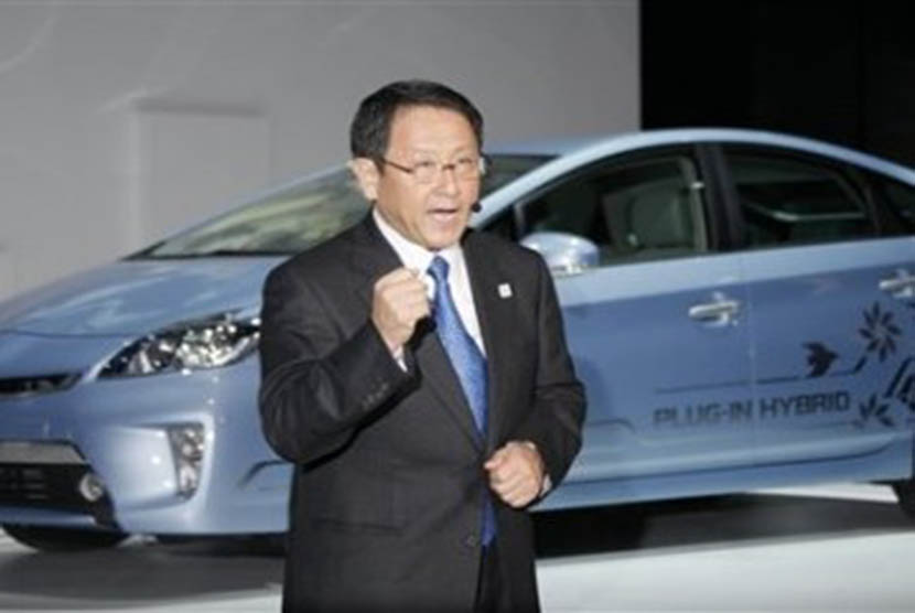 Presiden Toyota Motor Corp. Akio Toyoda. Presiden Toyota Motor Corp., Akio Toyoda, meminta maaf atas pengujian kendaraan yang tidak layak oleh anak perusahaannya, Daihatsu Motor Co., yang telah mempengaruhi model yang dijual di Asia Tenggara dan pasar lainnya.