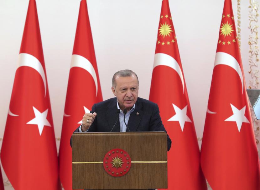  Presiden Turki Recep Tayyip Erdogan berbicara dalam sebuah acara di Ankara, Turki, Sabtu, 8 Mei 2021. Dalam pidato usai berbuka puasa Ramadhan Sabtu malam, Erdogan mengutuk keras kekerasan di Yerusalem.