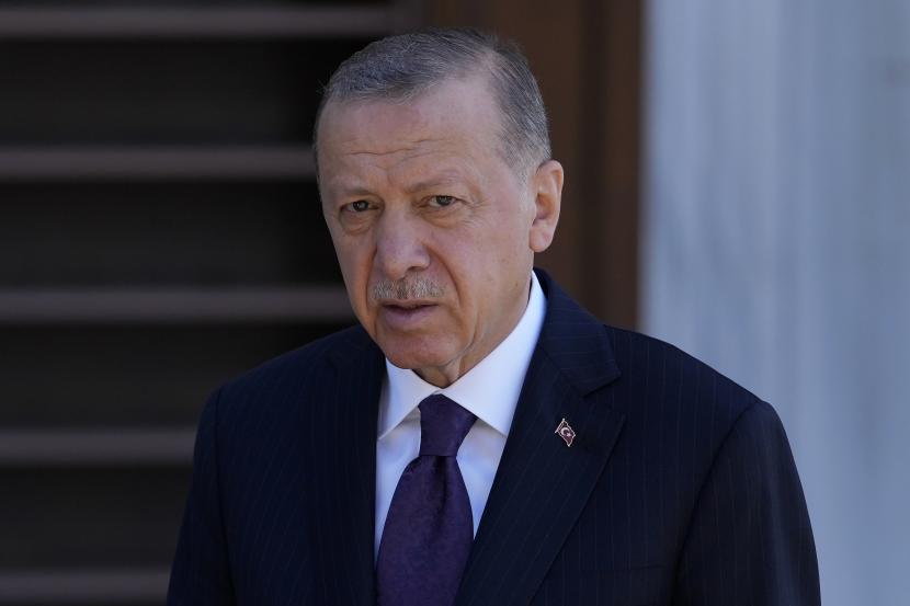  Presiden Turki Recep Tayyip Erdogan. Erdogan Kerahkan Semua Sumber Daya untuk Evakuasi Korban Gempa