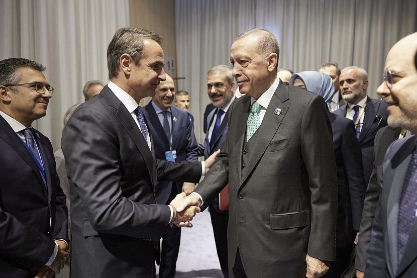 Presiden Turki Recep Tayyip Erdogan bertemu dengan Perdana Menteri Yunani Kyriakos dalam acara Konferensi Tingkat Tinggi (KTT) Aliansi Perjanjian Atlantik Utara (NATO)