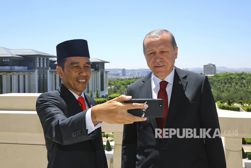 Presiden Turki Recep Tayyip Erdogan dan Presiden Indonesia Joko Widodo