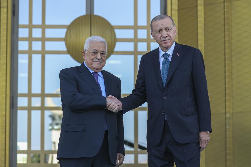 Presiden Turki Recep Tayyip Erdogan menerima kunjungan Presiden Palestina Mahmoud Abbas, Selasa (25/7/2023). 