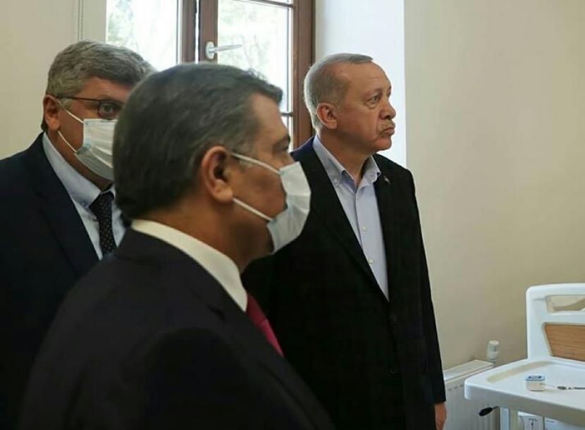 Presiden Turki Recep Tayyip Erdogan mengunjungi rumah sakit Ismail Miyazi Kurtumus yang dibangun pada era Sultan Abdul Hamid II.