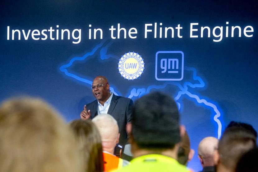 Presiden UAW Ray Curry berbicara dalam konferensi pers pada hari Jumat, 20 Januari 2023 di Flint. General Motors mengatakan akan menghabiskan lebih dari $900 juta untuk memperbarui empat pabrik, dengan sebagian besar pergi ke pabrik mesin di Flint untuk membangun V8 generasi berikutnya untuk truk pikap dan SUV besar.