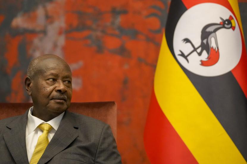 Presiden Uganda Yoweri Museveni berbicara dengan Presiden Serbia Aleksandar Vucic di Istana Serbia di Beograd, Serbia, Minggu, 30 Juli 2023. Museveni berada di Serbia untuk kunjungan resmi selama tiga hari. 
