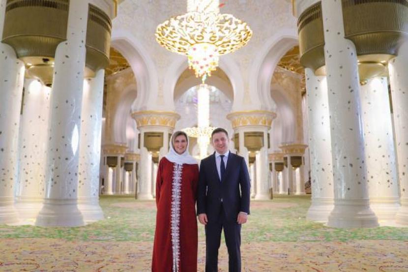 Presiden Ukraina, Volodymyr Zelensky mengunjungi Masjid Agung Sheikh Zayed (SZGM) di Abu Dhabi
