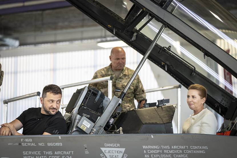 Pilot Ukraina diperkirakan tiba di Pangkalan Garda Nasional Udara Morris di Tucson, Arizona, pada Oktober mendatang. 