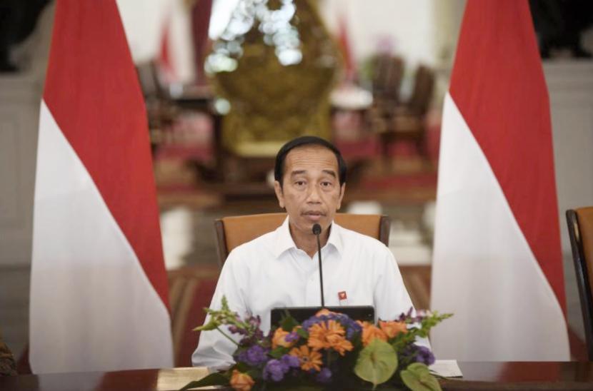 Presiden Jokowi. Jokowi meminta pihak terkait untuk evaluasi menyeluruh terkait tragedi Kanjuruhan