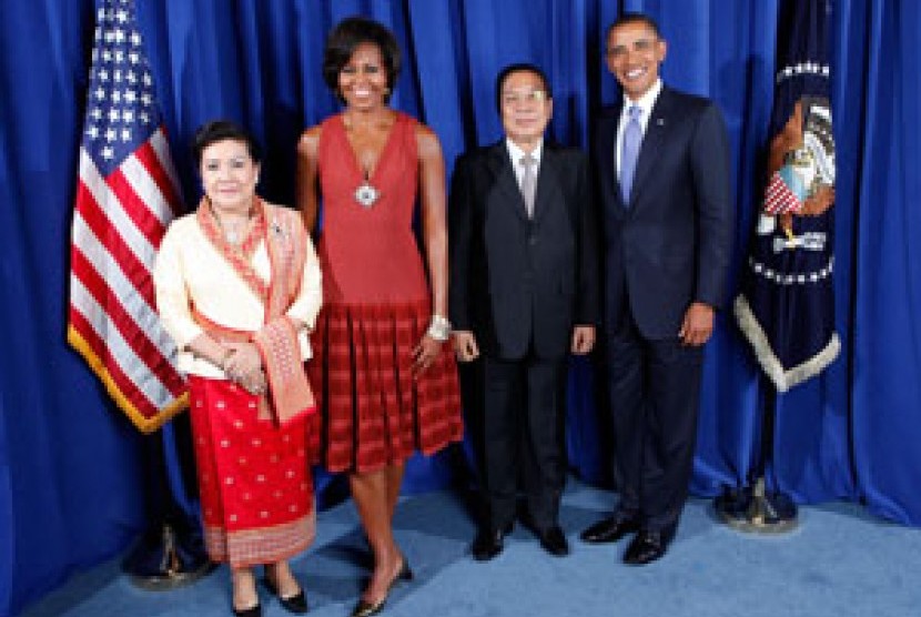 Presiden AS Barack Obama dan Ibu Negara Michelle Obama bersama Presiden Laos Choumaly Xayasone dan istrinya Keosaichai Xayasone.