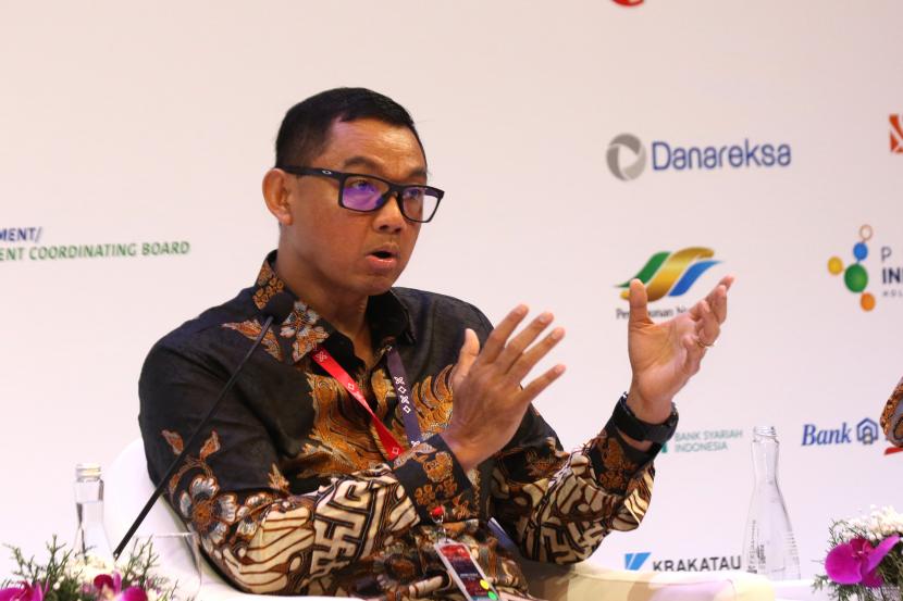 Direktur Utama PLN Darmawan Prasodjo menjadi pembicara dalam sesi diskusi di Bali Nusa Dua Convention Center (BNDCC), Bali, Selasa (18/10/2022). PT Perusahaan Listrik Negara (PLN) pada 2022 merealisasikan belanja modal atau capital expenditure (capex) sebesar Rp 57 triliun.