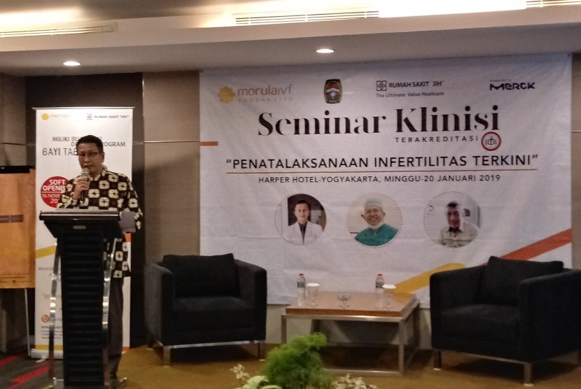 President Director Rumah Sakit JIH, dr Mulyo Hartana, saat memberikan kata sambutan di kegiatan Seminar Klinisi dengan tema 'Penatalaksanaan Infertilitas Terkini' di Hotel Harper Yogyakarta.