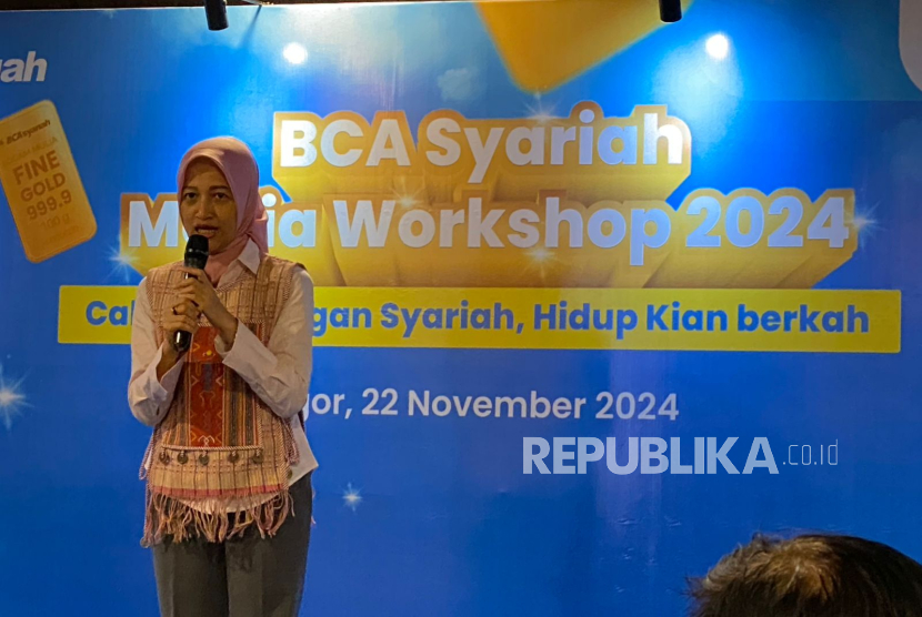 President Direktur BCA Syariah Yuli Melati Suryaningrum ketika berbicara dalam acara BCA Syariah Media Workshop 2024 di Bogor, Jawa Barat, akhir pekan lalu