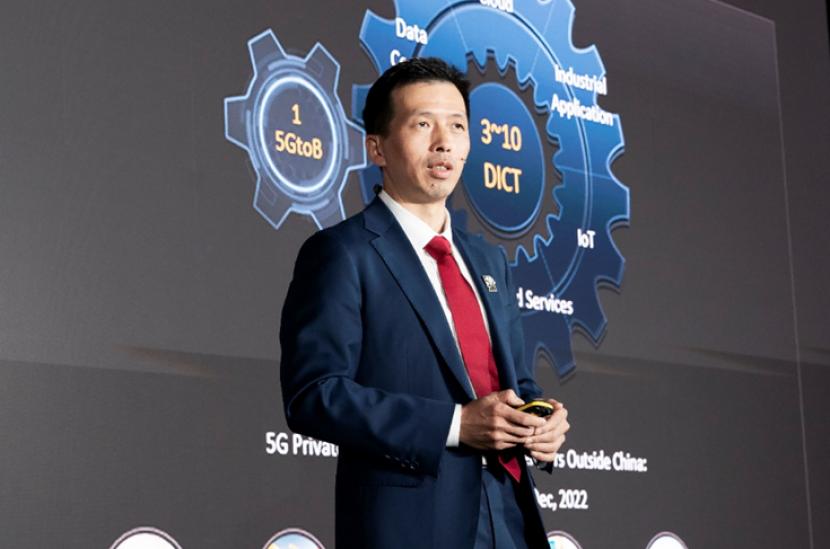 President of ICT Strategy & Marketing Huawei Peng Song memberikan sambutan kunci dalam Business Success Summit untuk MWC 2023.