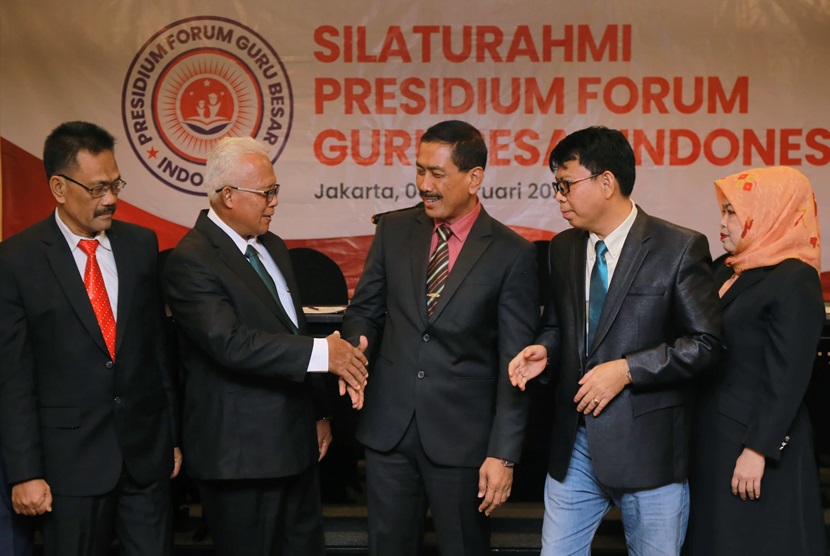 Presidium Forum Guru Besar Indonesia mengimbau kepada seluruh rekan sejawat civitas akademi di seluruh kampus di Indonesia untuk menempatkan kepentingan bangsa dan negara diatas kepentingan elektoral sesaat. 